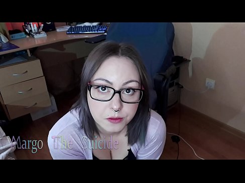 ❤️ 性感的眼镜女孩在镜头前深深地吸吮假阳具 ❤ Fucking﹏﹏